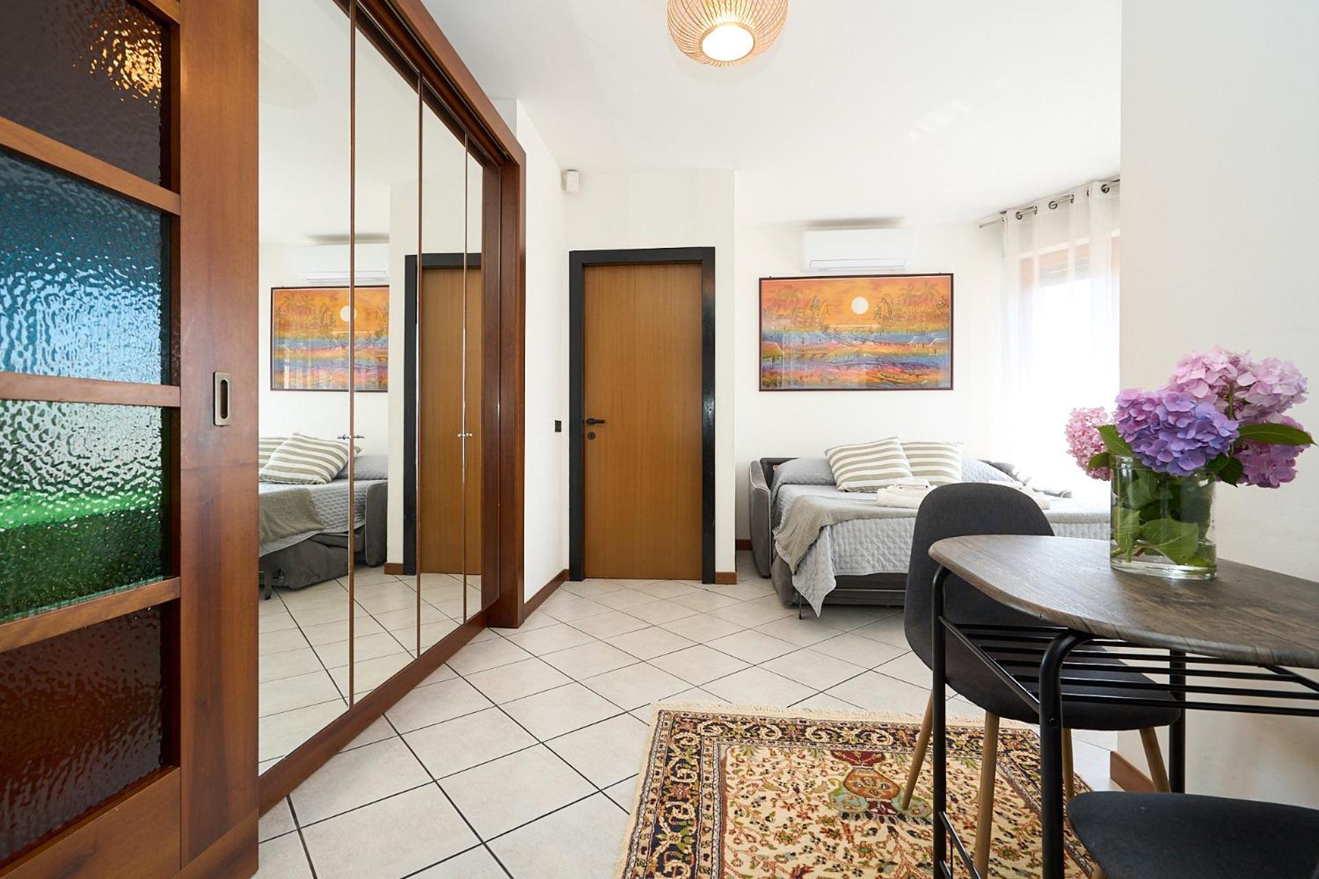 Appartamento -luminosa 5 Stars With Balcony- Wifi Netflix 15 Minutes From Duomo
